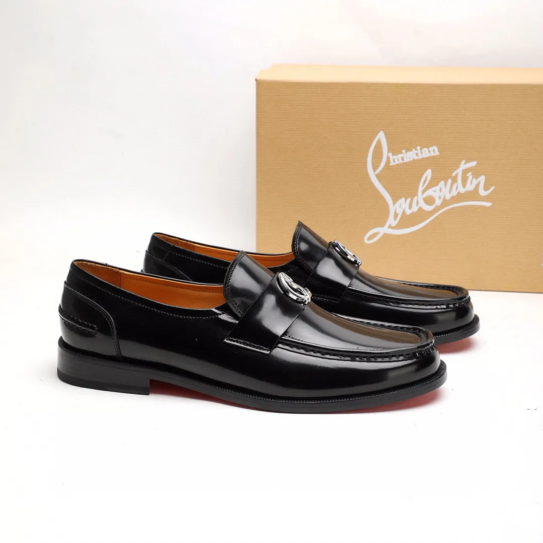 Batch 1,080 yuan 💰••New real shots••CL～High-end men’s 👔casual•loafers with red soles! ••🆑Genuine and top-quality goods from original orders ••✅💯 Purchase goods from top-quality original orders! Original imported patterned cowhide ➕Imported cowhide lining ➕Cowhide feet ➕Original leather outsole~🉑️Feel free to compare the authentic ones! Size: 38-44 (45.46.47 can be customized)